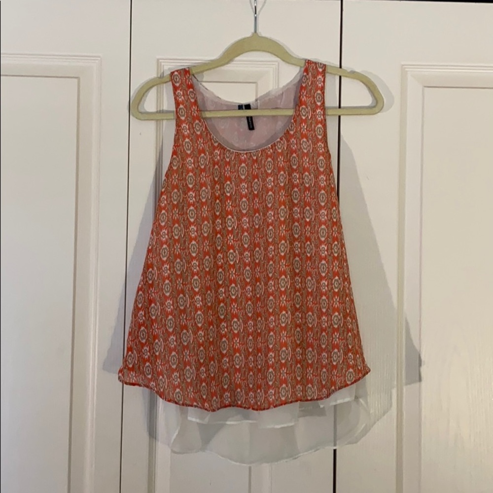 Double layered split back patterned tank top